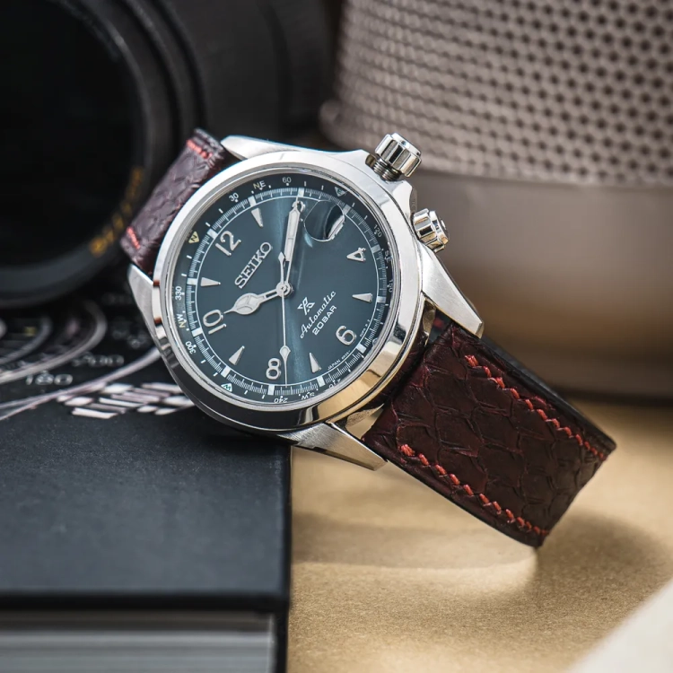 Salmon Satin Red WineBurgundy pasek do zegarka seiko zbliżenie