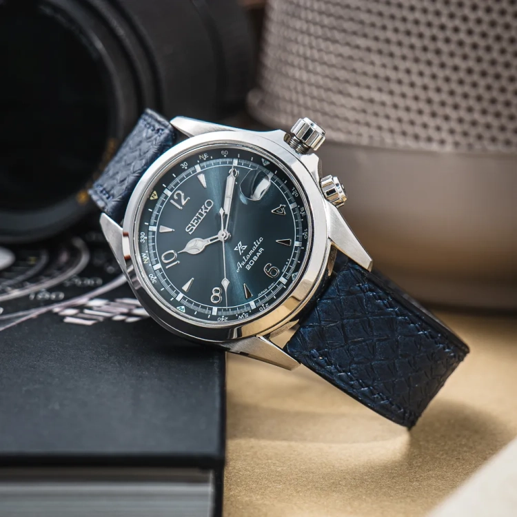 Salmon Satin Blue BaltiqueNavy pasek do zegarka seiko zbliżenie