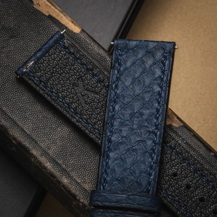 Salmon Satin Blue BaltiqueNavy zbliżenie