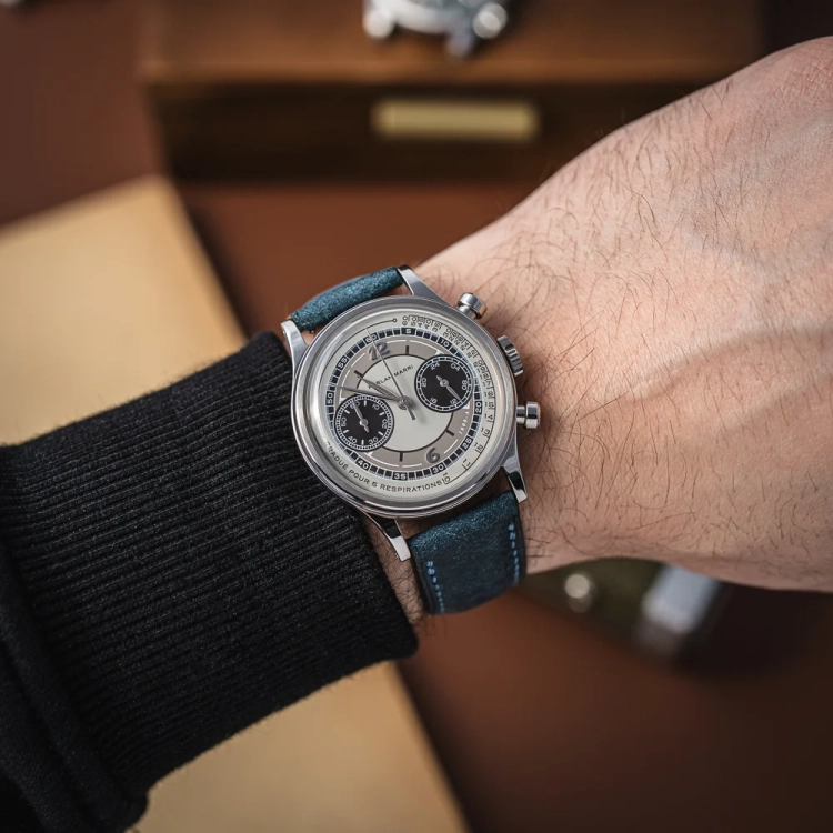 niebieski-pasek-do-zegarka-double-na-reku