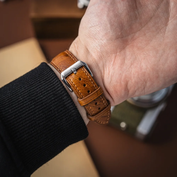 pasek-do-zegarka-vintage-jasnobrazowy-widok-na-klamerke