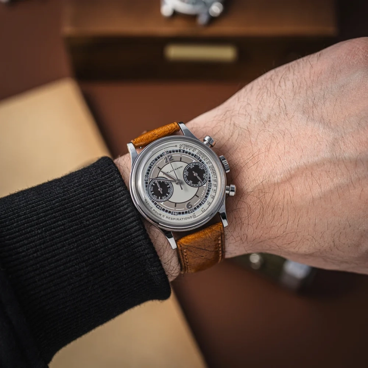 pasek-do-zegarka-vintage-jasnobrazowy-na-reku