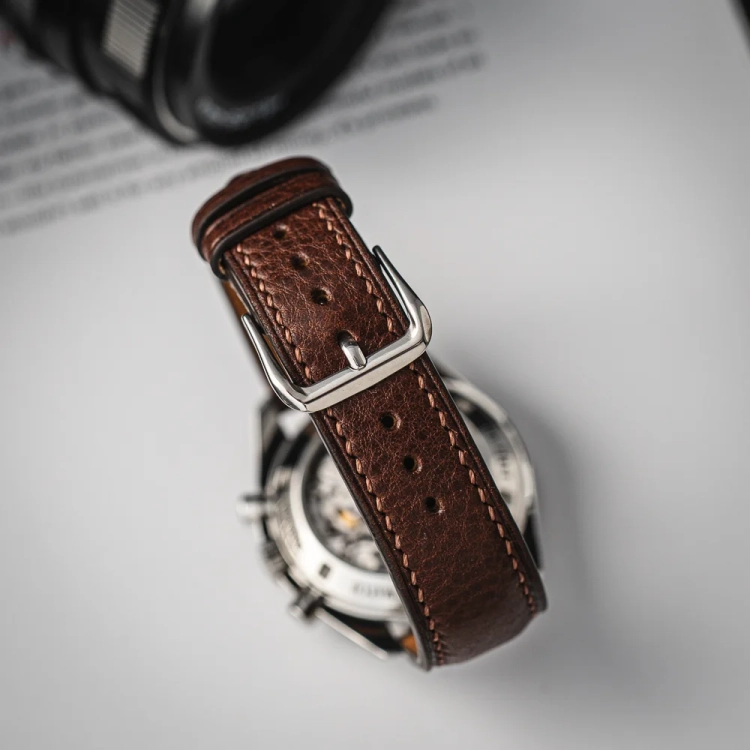 ciemnobrazowy-pasek-do-zegarka-ze-stalowa-klamerka