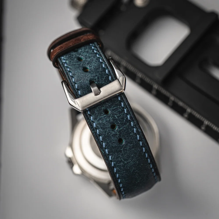 niebieski-pasek-do-zegarka-recznie-robiony-stalowa-klamerka