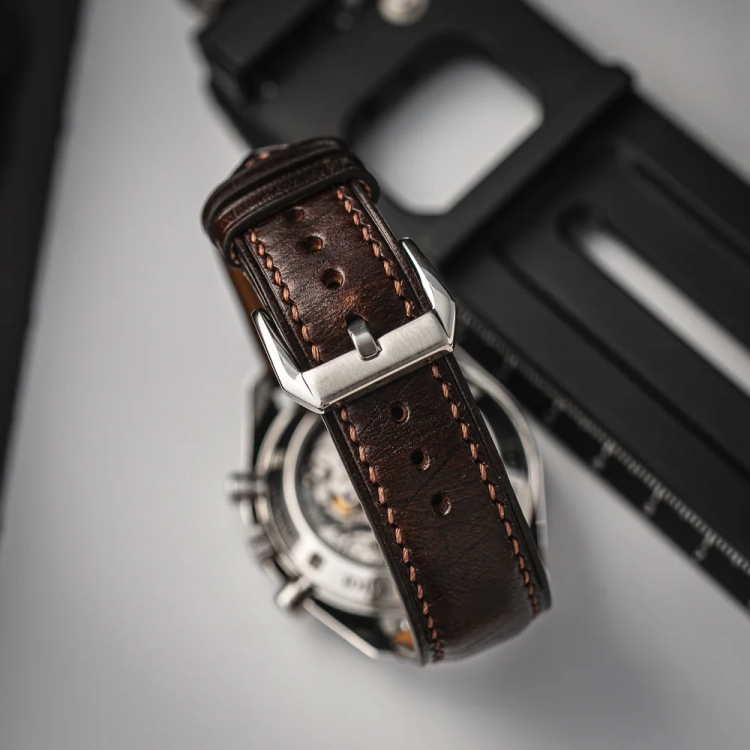 pasek-do-zegarka-vintage-stalowa-klamerka-zblizenie